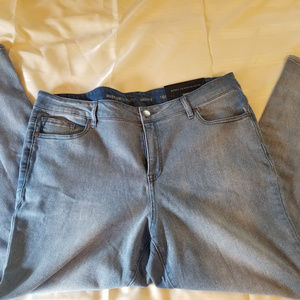 Avenue 1432 Skinny Jeans Medium Wash 18A